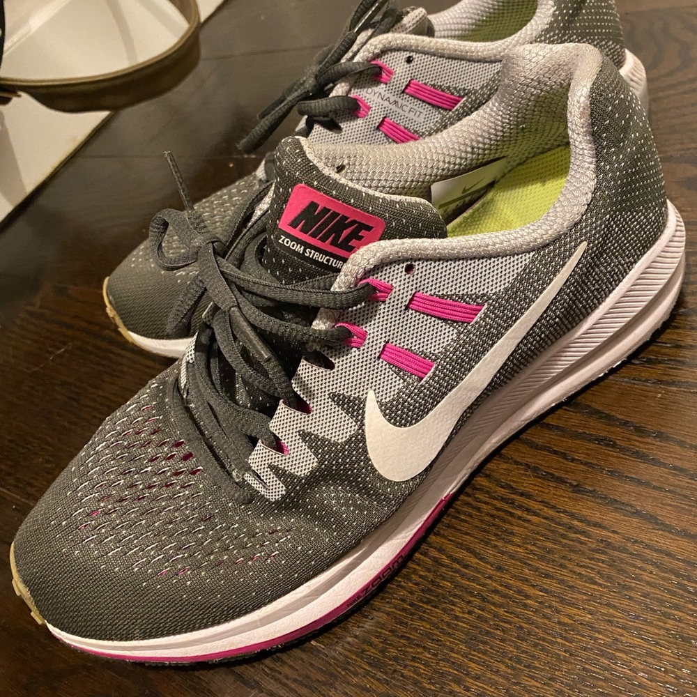 Women’s Nike sneakers size 9 gray/pink